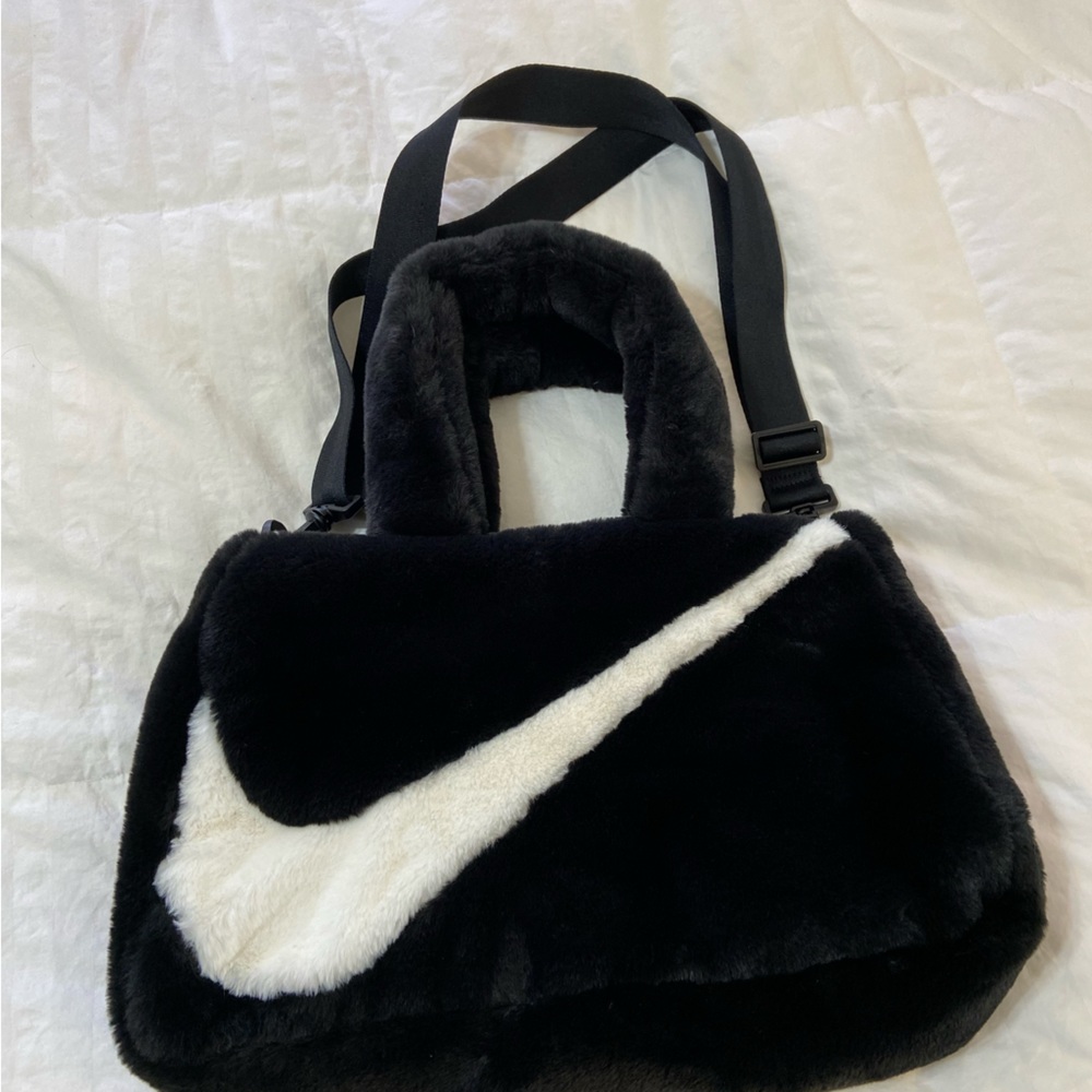 Nike Plush Bag - Picture 2 of 3